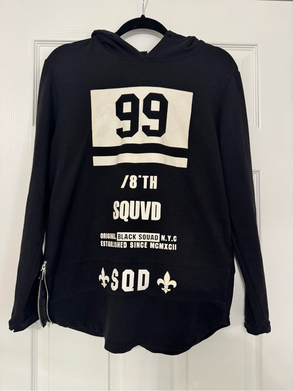 Black Graphic Hooded women’s sweater 99 SQVD